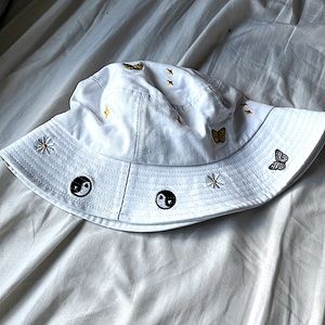 A bucket hat
